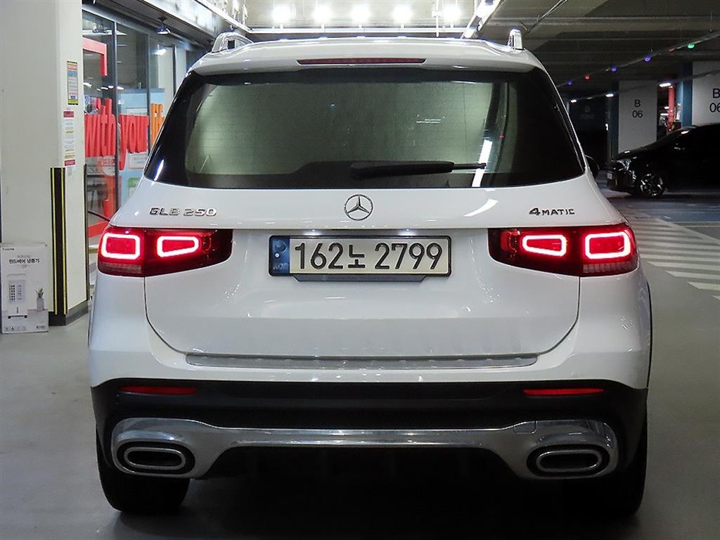 Mercedes Benz GLB Class - Vista 5