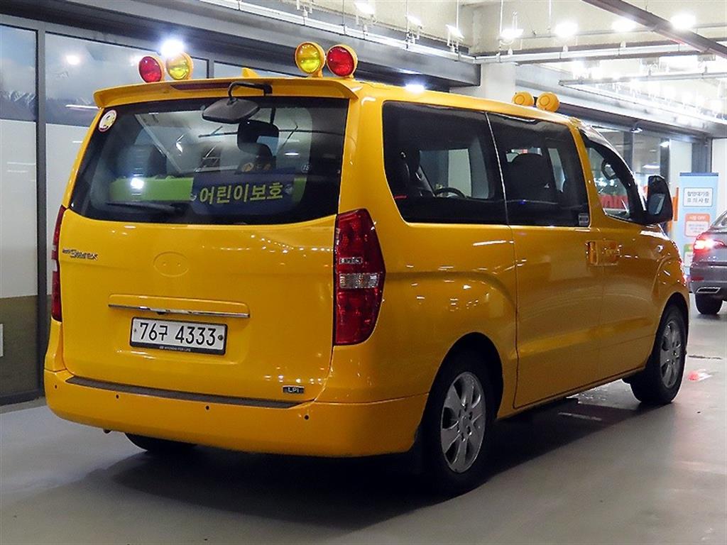 HYUNDAI Starex - Vista 4