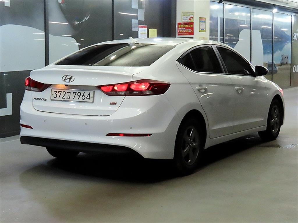 HYUNDAI Avante - Vista 4