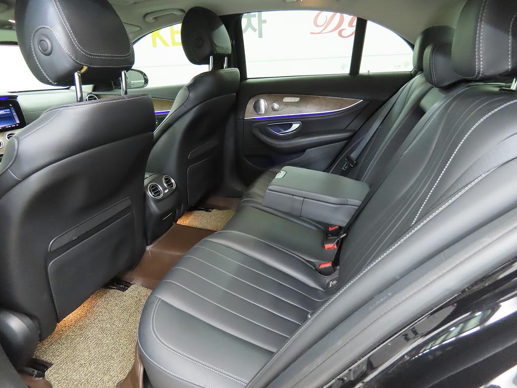 Mercedes Benz E class - Vista 5