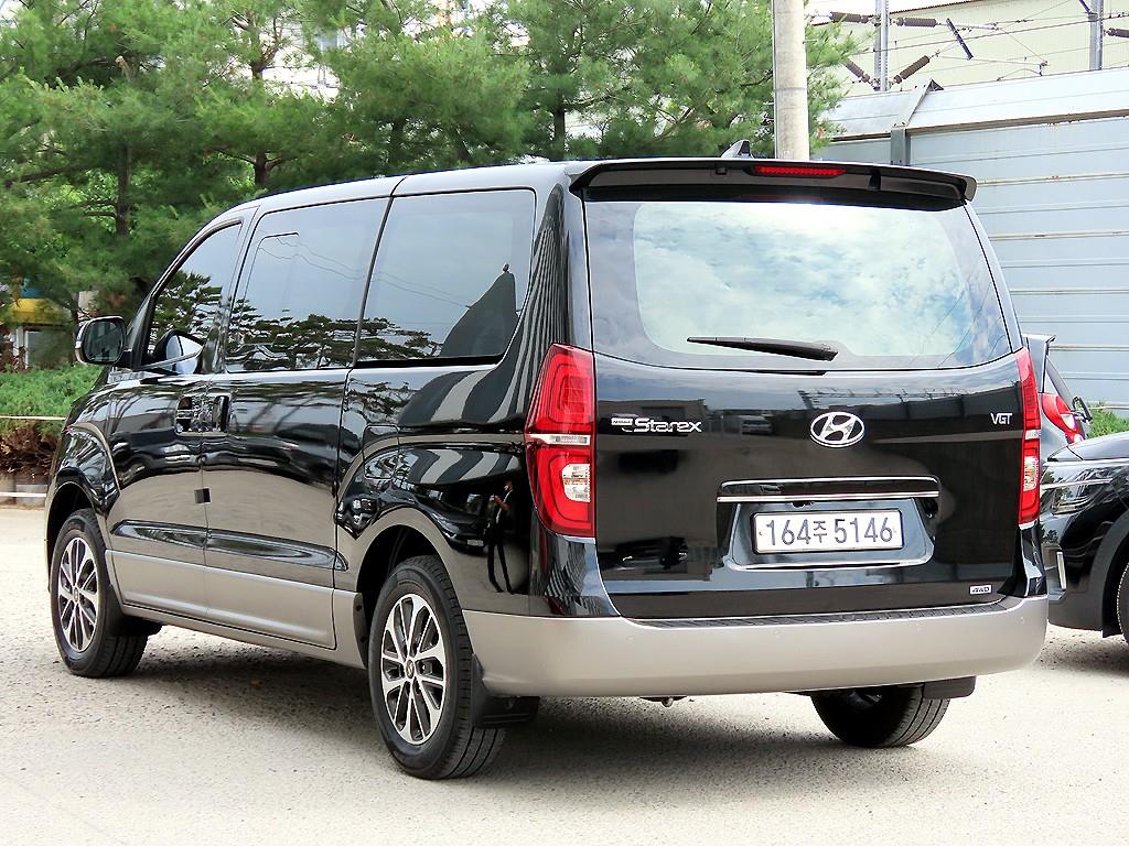 HYUNDAI Starex - Vista 3