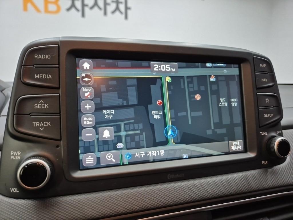 HYUNDAI Kona - Vista 6