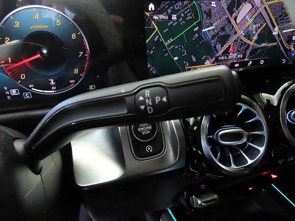 Mercedes Benz GLB Class - Vista 12