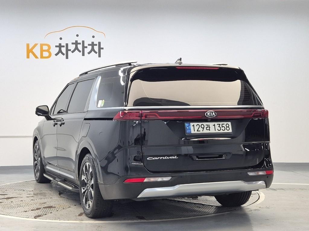 KIA Carnival - Vista 2