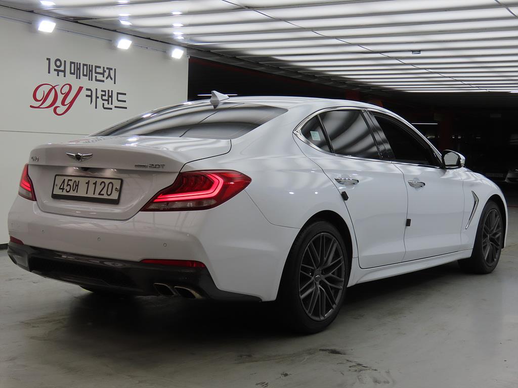 Genesis G70 - Vista 3