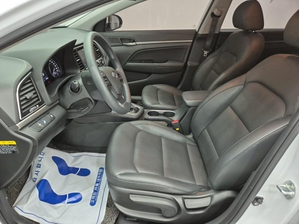 HYUNDAI Avante - Vista 11
