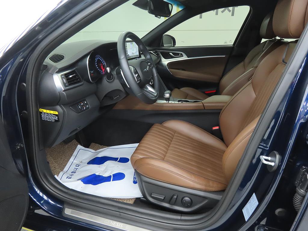 Genesis G70 - Vista 5