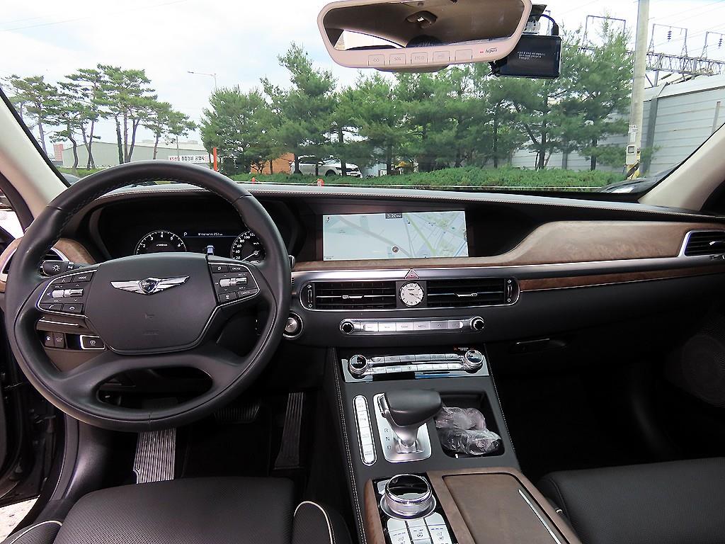 Genesis G90 - Vista 7