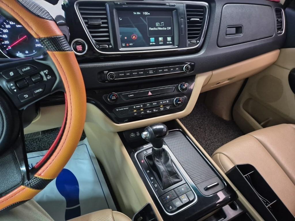 KIA Carnival - Vista 10