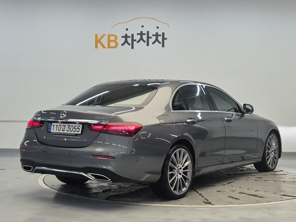 Mercedes Benz E class - Vista 3