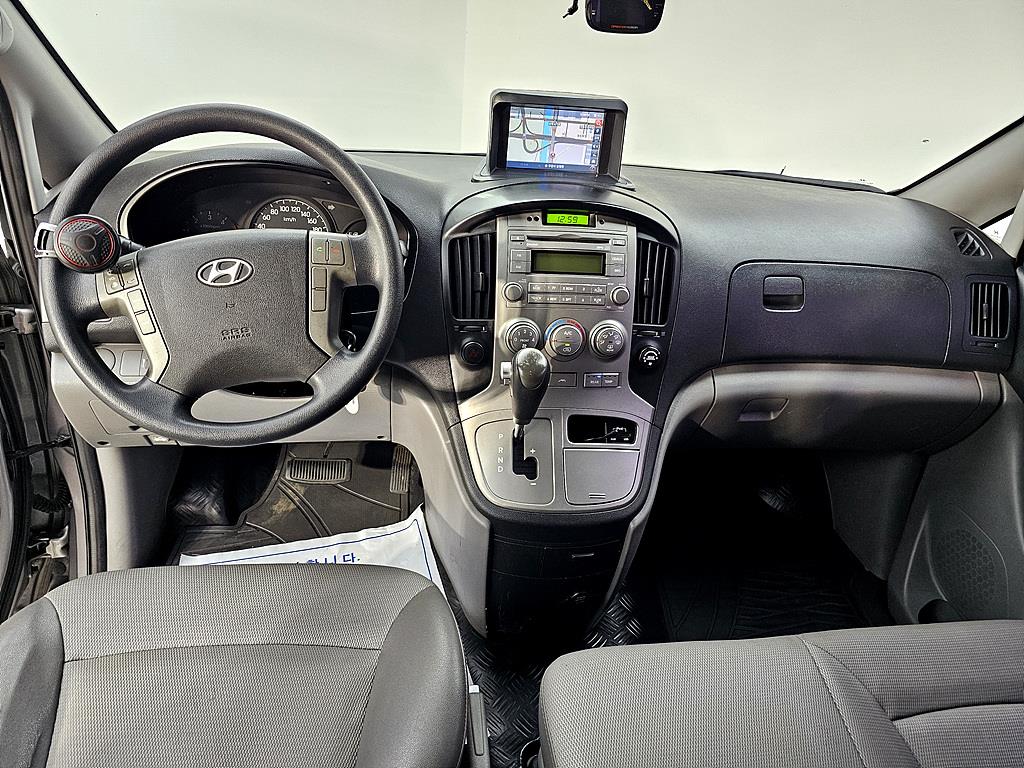 HYUNDAI Starex - Vista 5