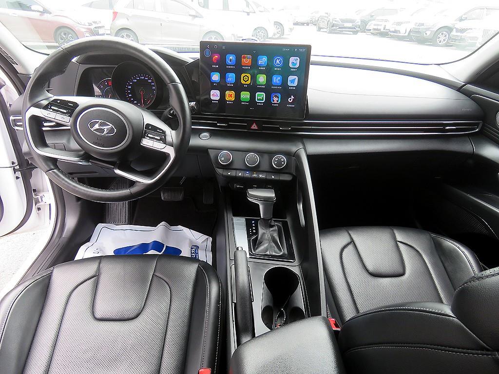 HYUNDAI Avante - Vista 7