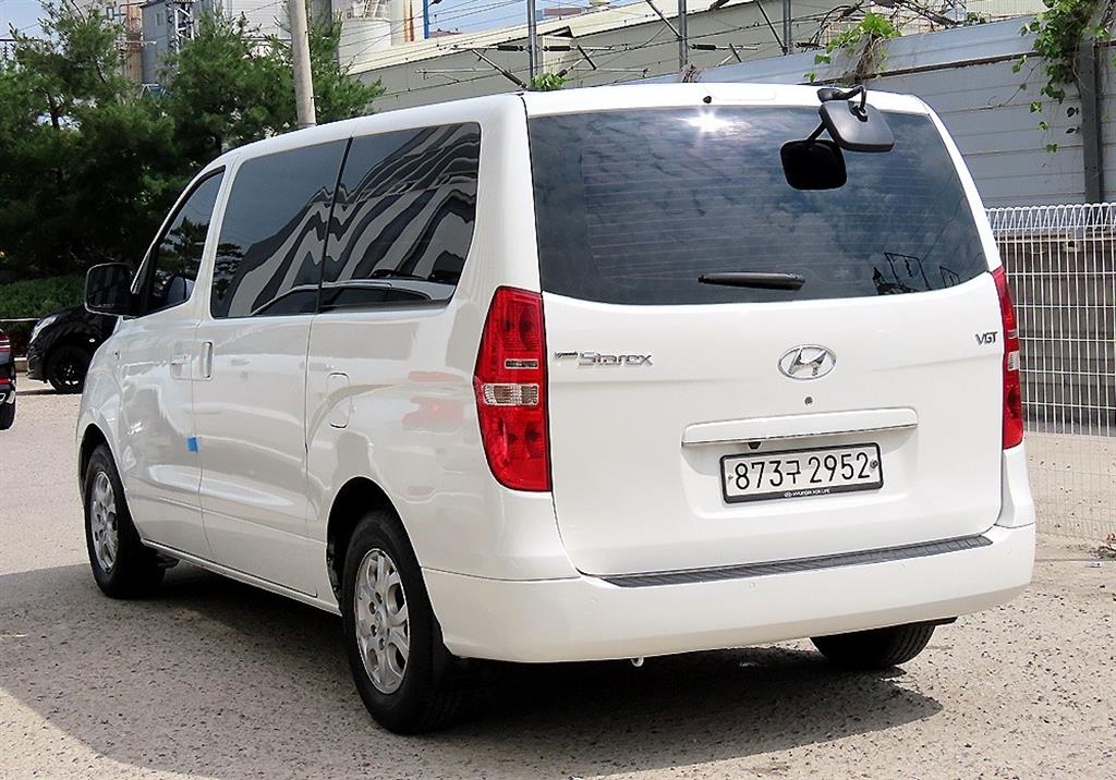 HYUNDAI Starex - Vista 3
