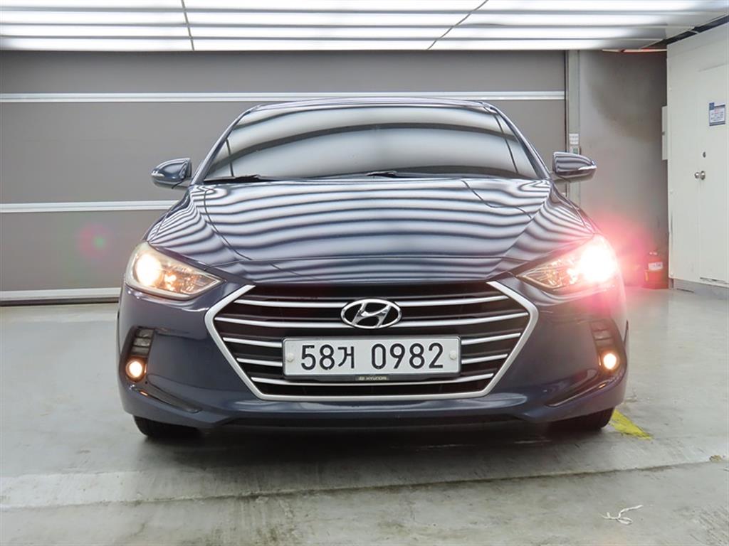 HYUNDAI Avante - Vista 2