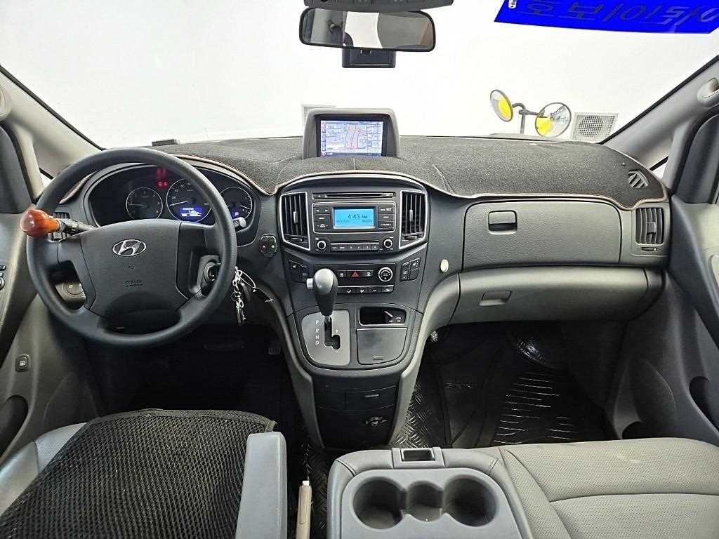HYUNDAI Starex - Vista 7