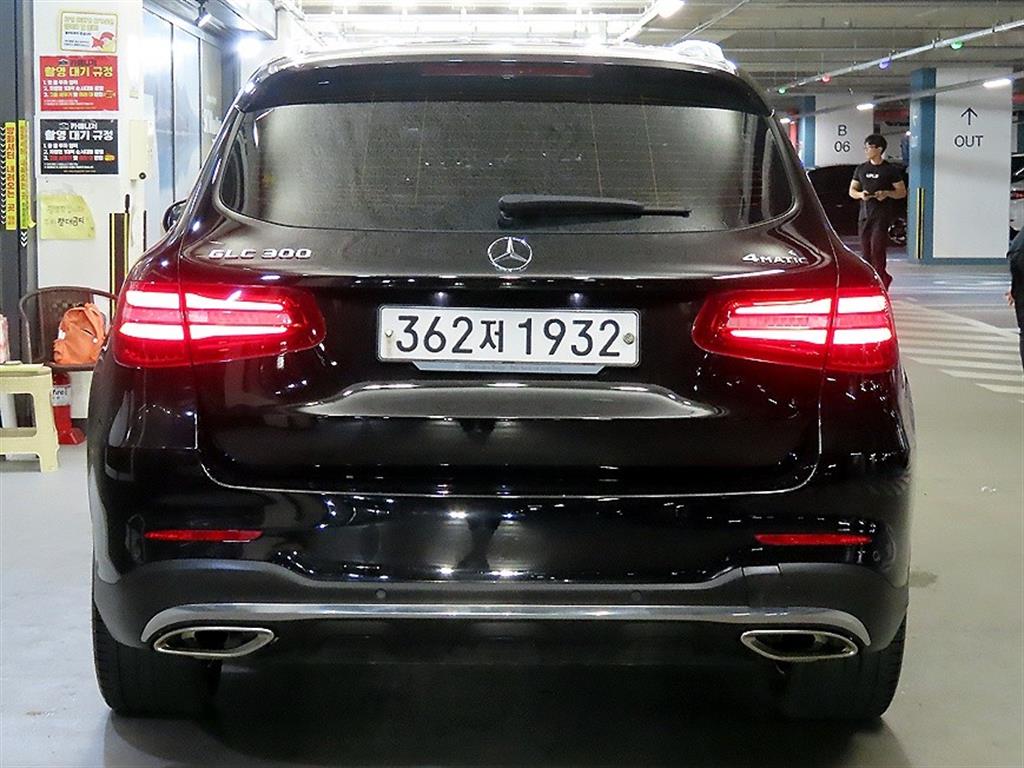 Mercedes Benz GLC Class - Vista 5