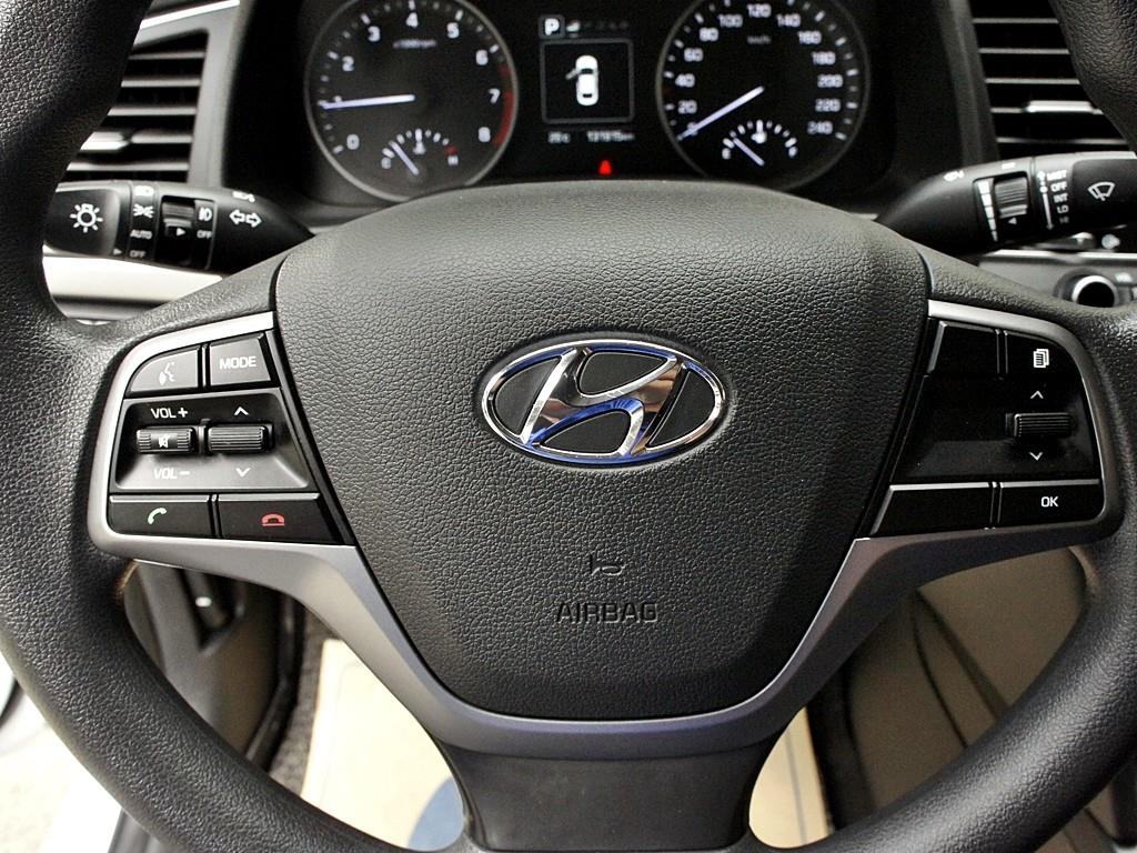 HYUNDAI Avante 2018 Blanco - Importación desde Corea - HF Imports Iquique - Foto 8