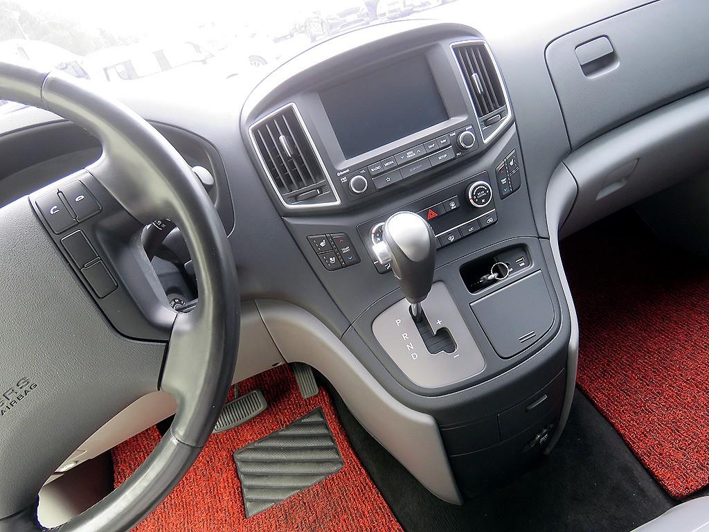 HYUNDAI Starex - Vista 10