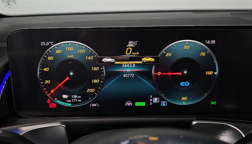 Mercedes Benz EQB - Vista 11