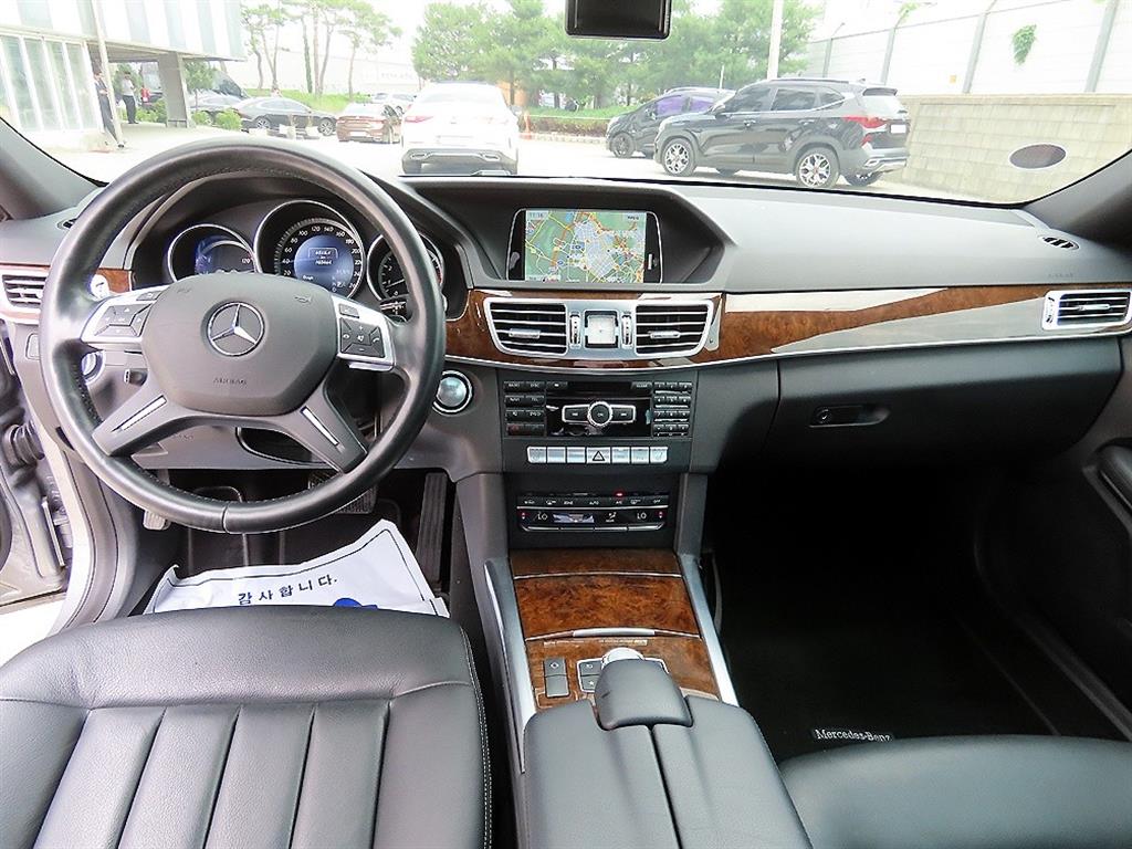 Mercedes Benz E class - Vista 7