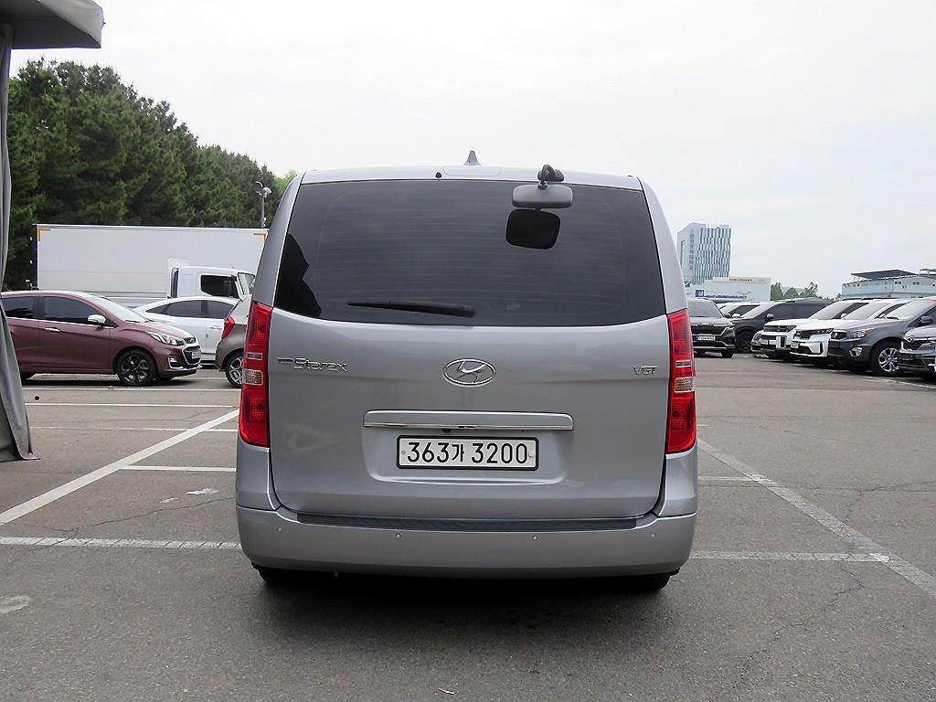 HYUNDAI Starex - Vista 3
