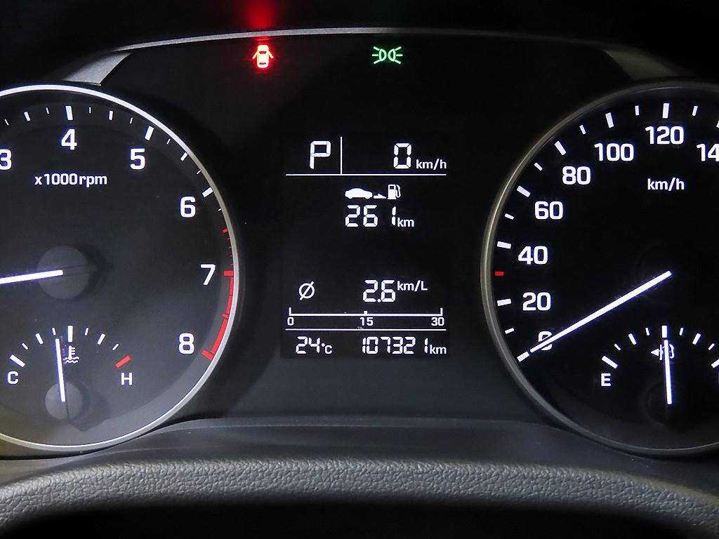 HYUNDAI Avante - Vista 9