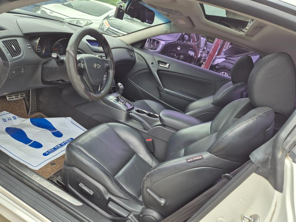 HYUNDAI Genesis - Vista 10