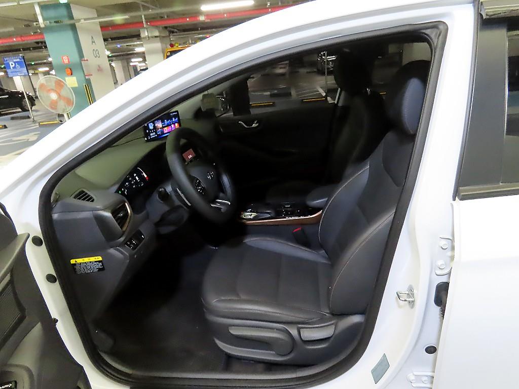 HYUNDAI Ioniq - Vista 5
