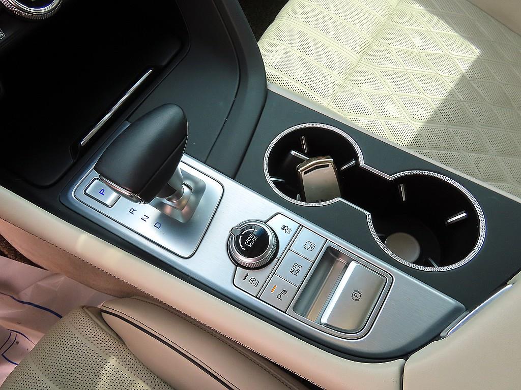 Genesis G70 - Vista 10