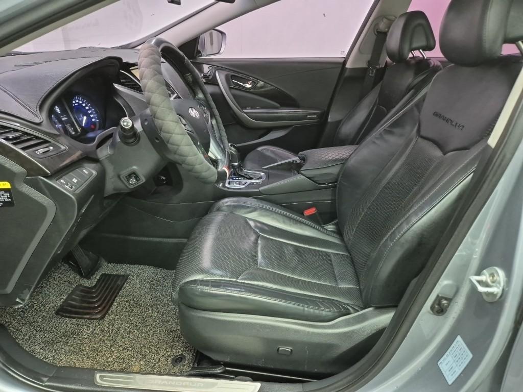 HYUNDAI Grandeur - Vista 11