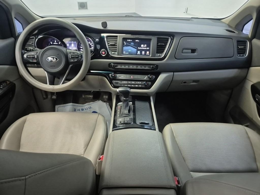 KIA Carnival - Vista 7