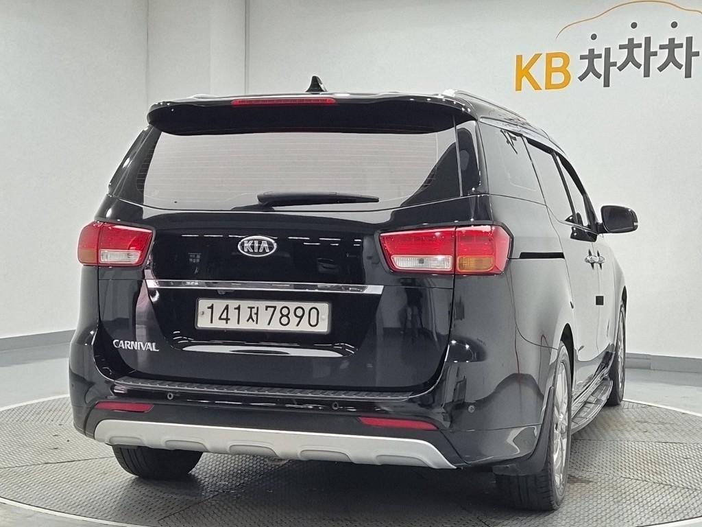 KIA Carnival - Vista 3