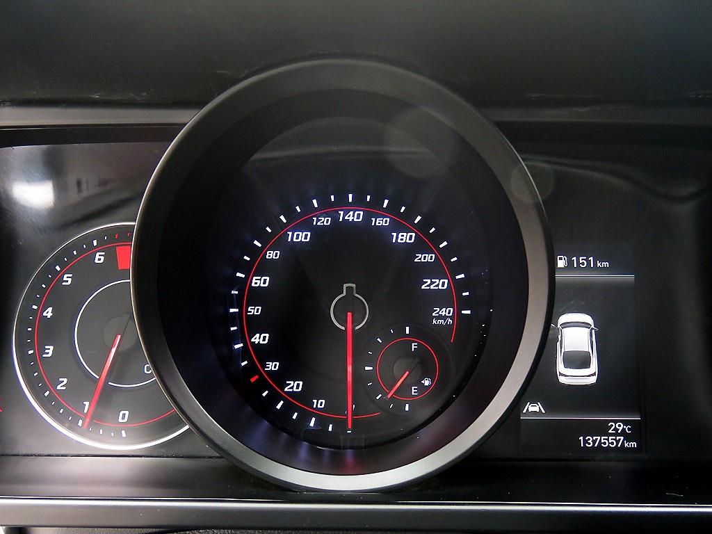 HYUNDAI Avante - Vista 10