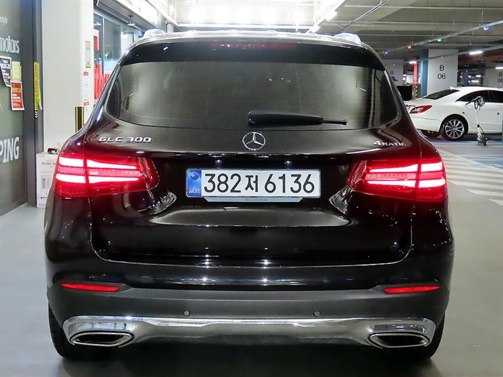 Mercedes Benz GLC Class - Vista 5
