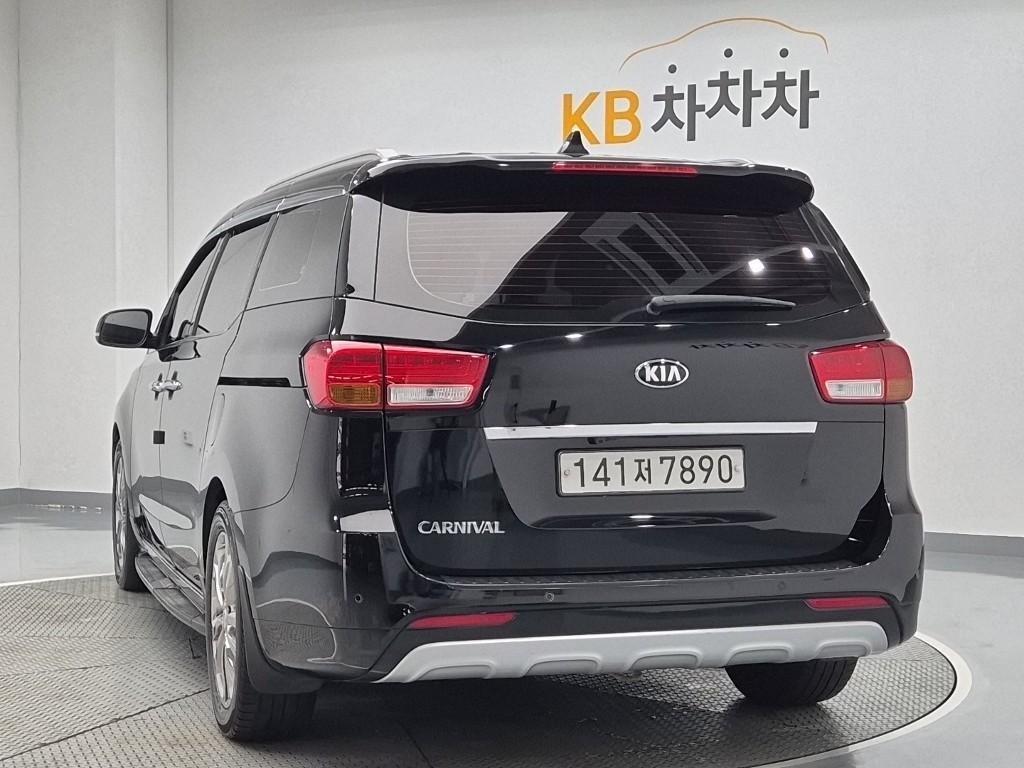KIA Carnival - Vista 2