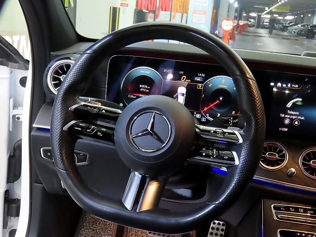 Mercedes Benz E class - Vista 8