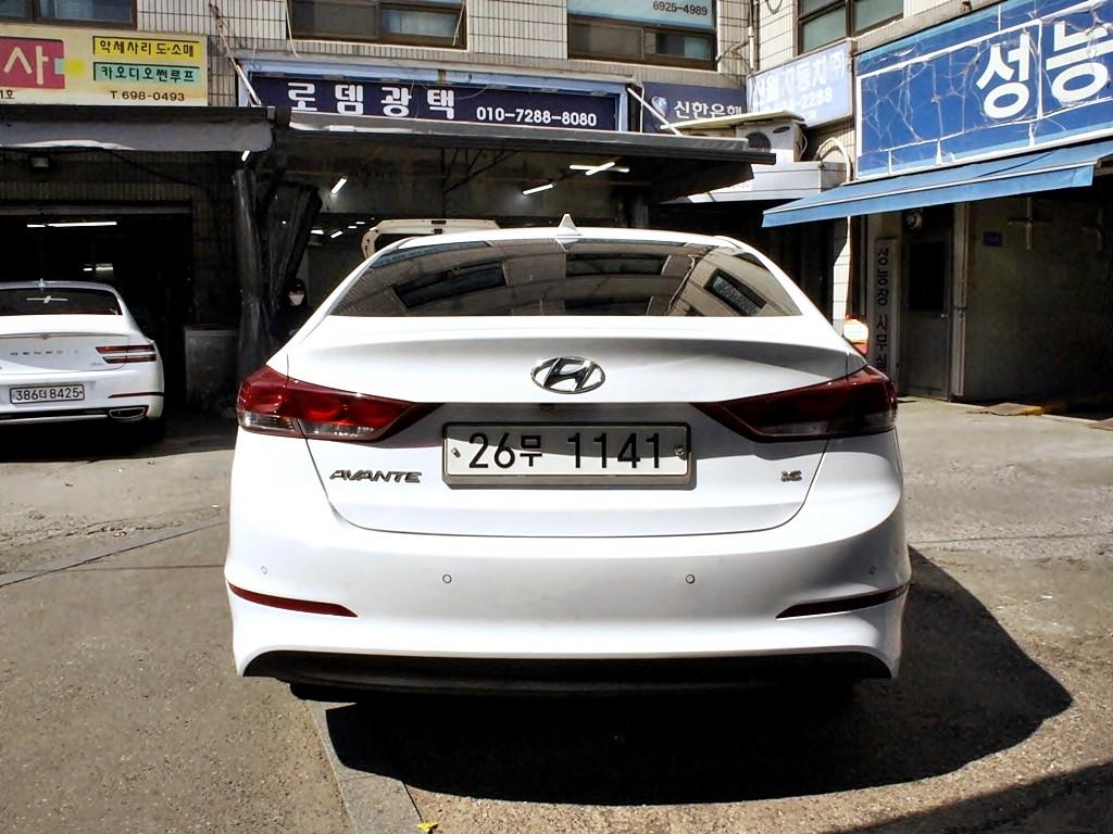 HYUNDAI Avante - Vista 5