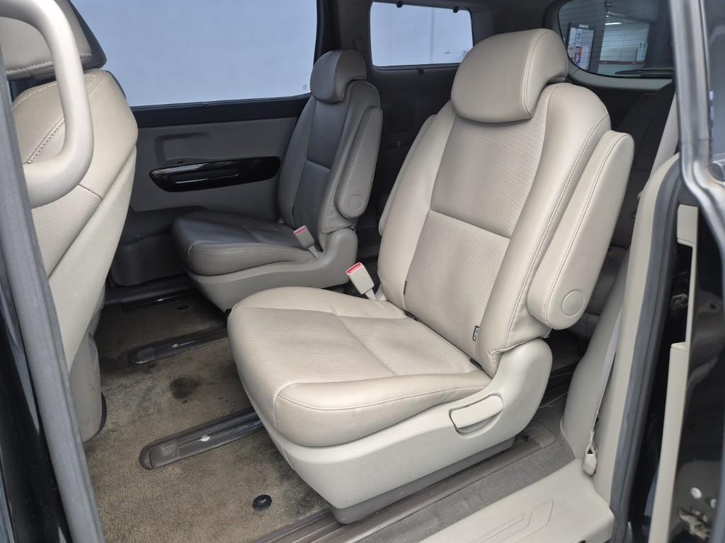 KIA Carnival - Vista 12