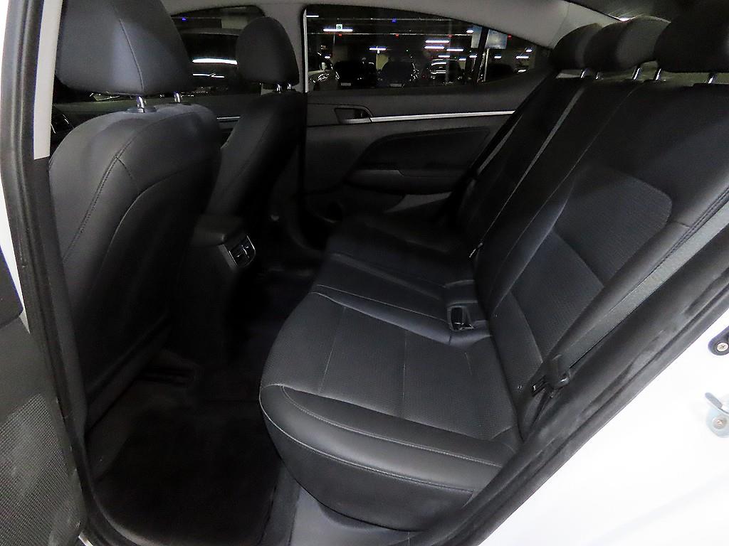 HYUNDAI Avante - Vista 7