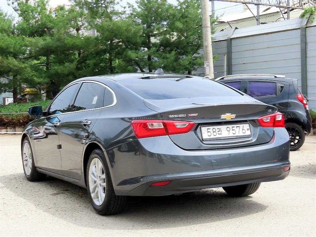 Chevrolet Malibu - Vista 3