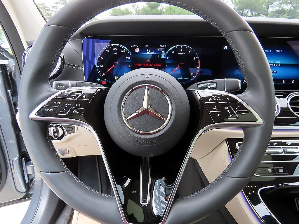 Mercedes Benz E class - Vista 8