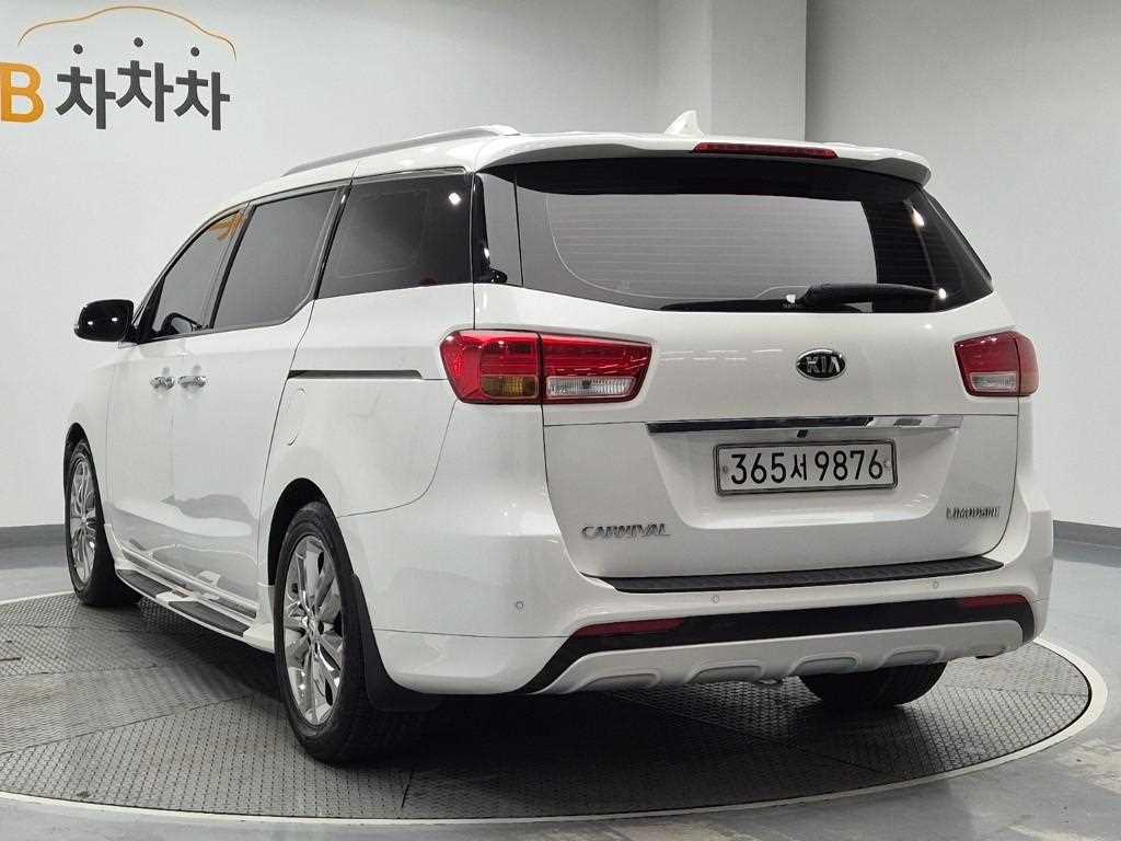KIA Carnival - Vista 2