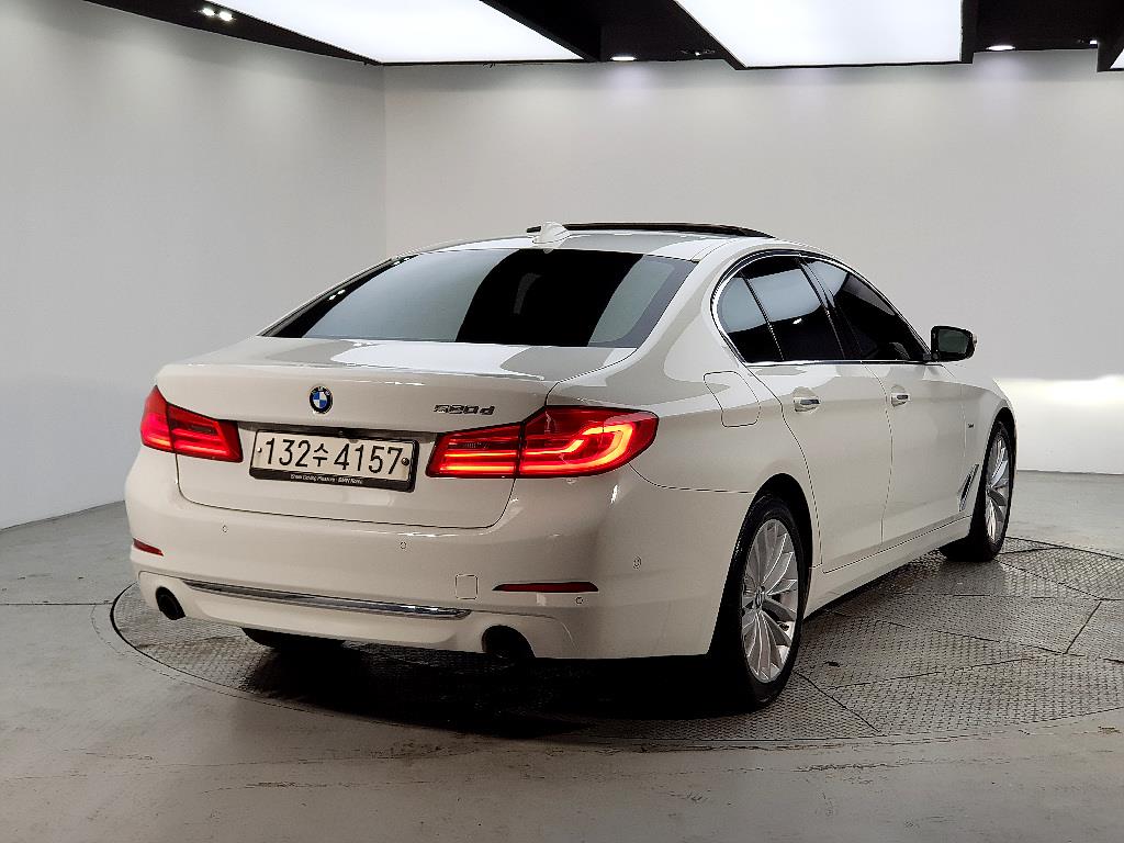 BMW 5 Series - Vista 4