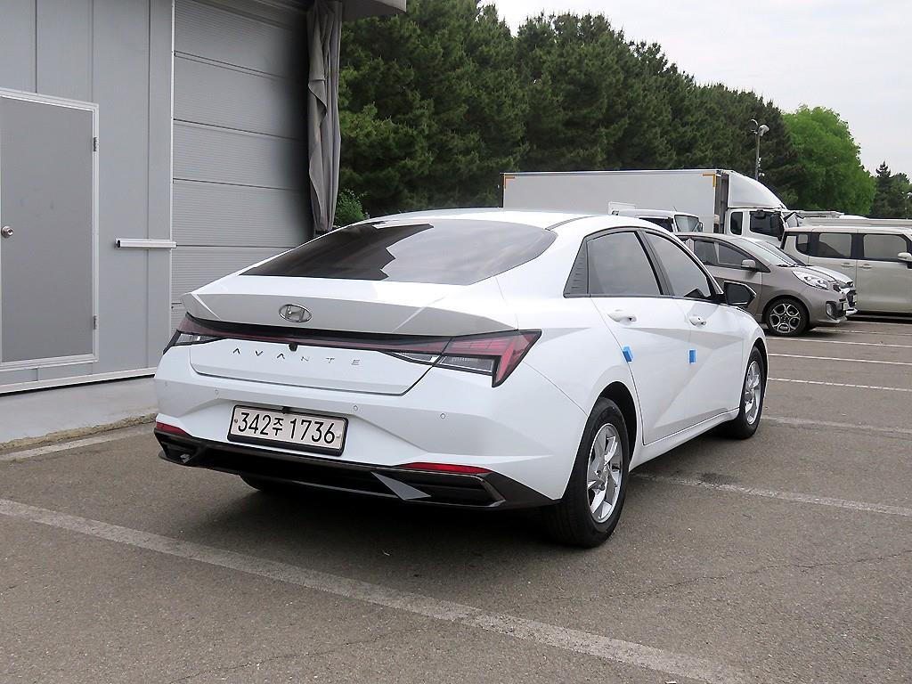 HYUNDAI Avante - Vista 4