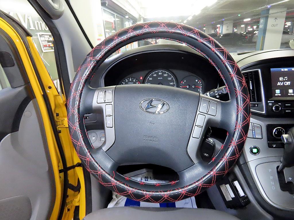 HYUNDAI Starex - Vista 8