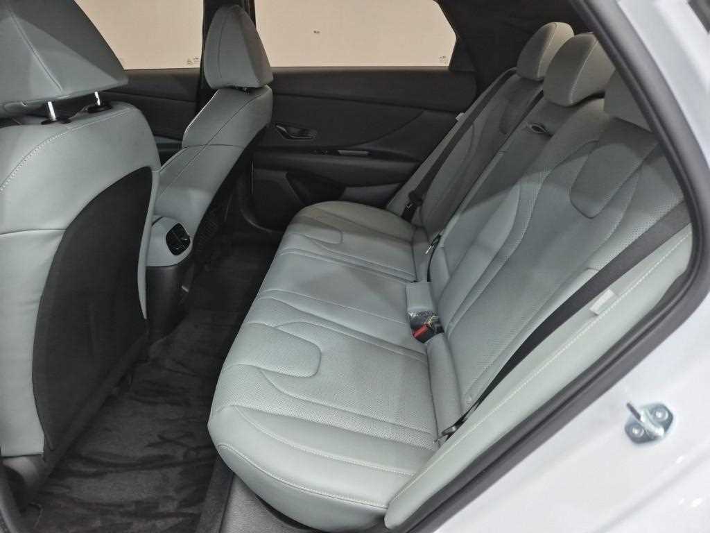 HYUNDAI Avante - Vista 12