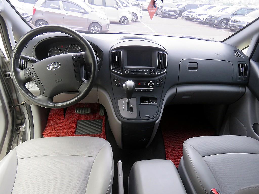 HYUNDAI Starex - Vista 8