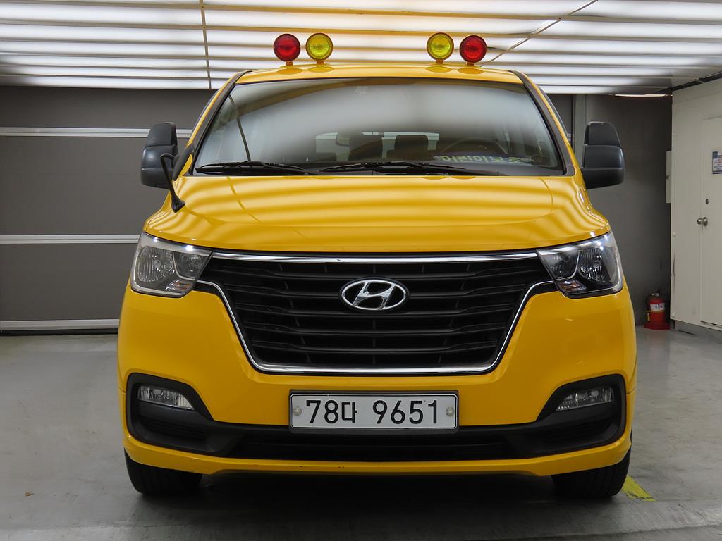 HYUNDAI Starex - Vista 2