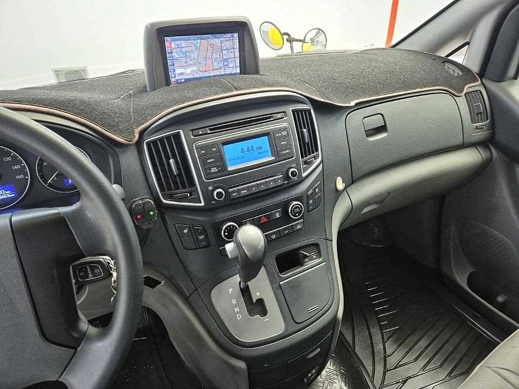 HYUNDAI Starex - Vista 10