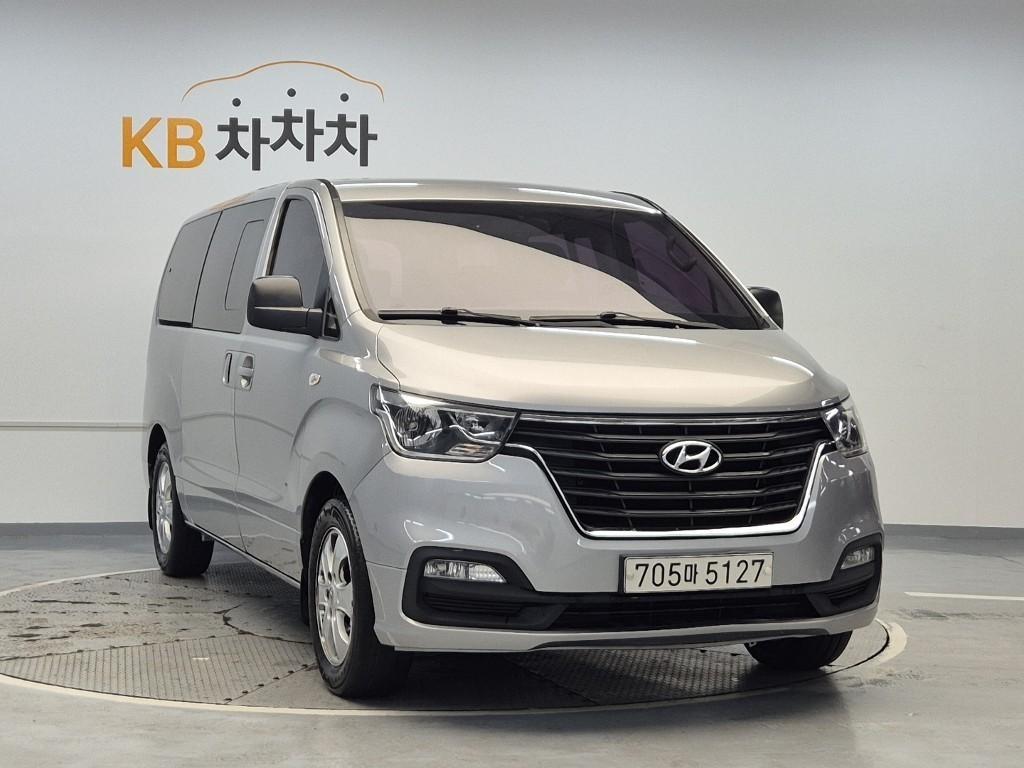 HYUNDAI Starex - Vista 4